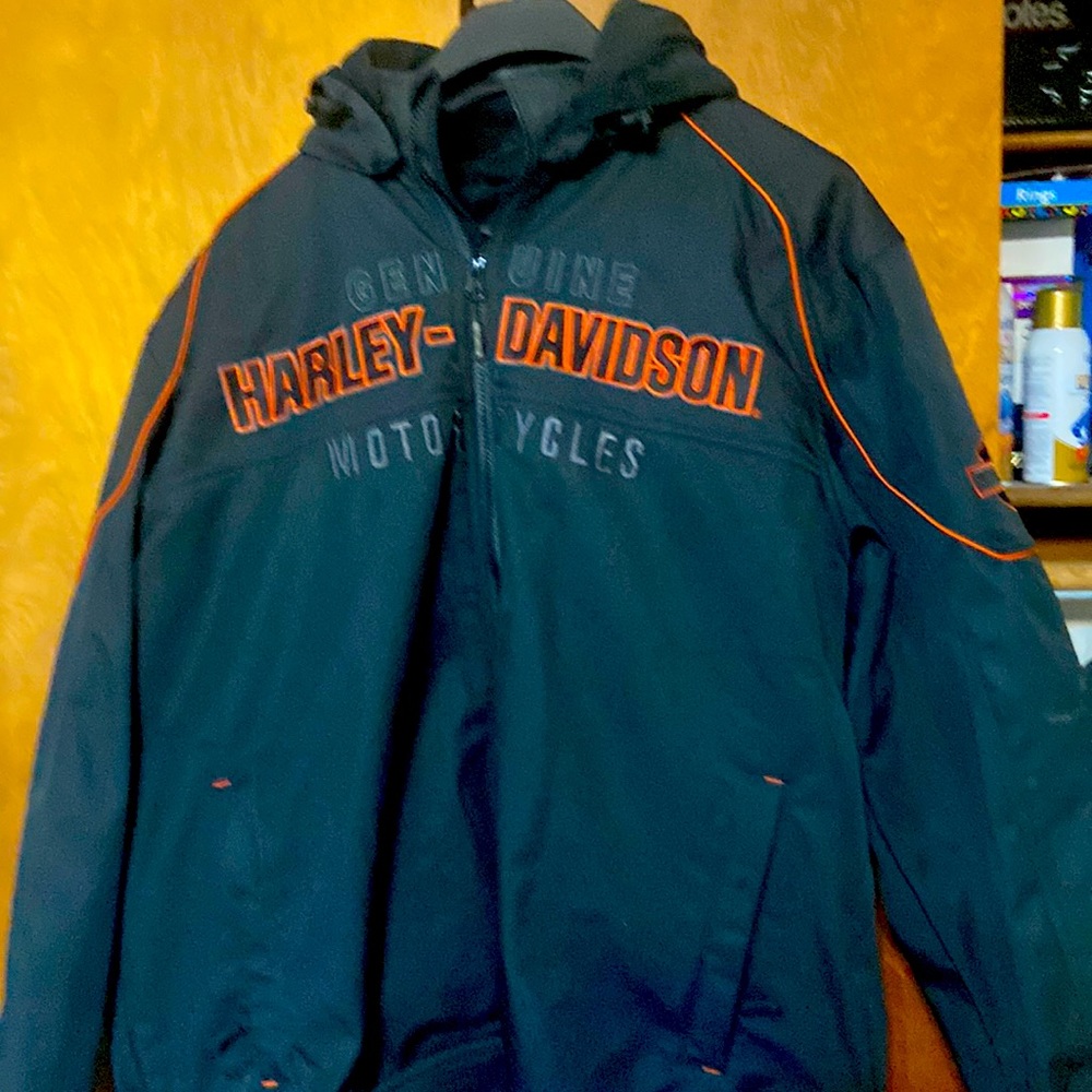This coat is like new condition. From a smoke free household.